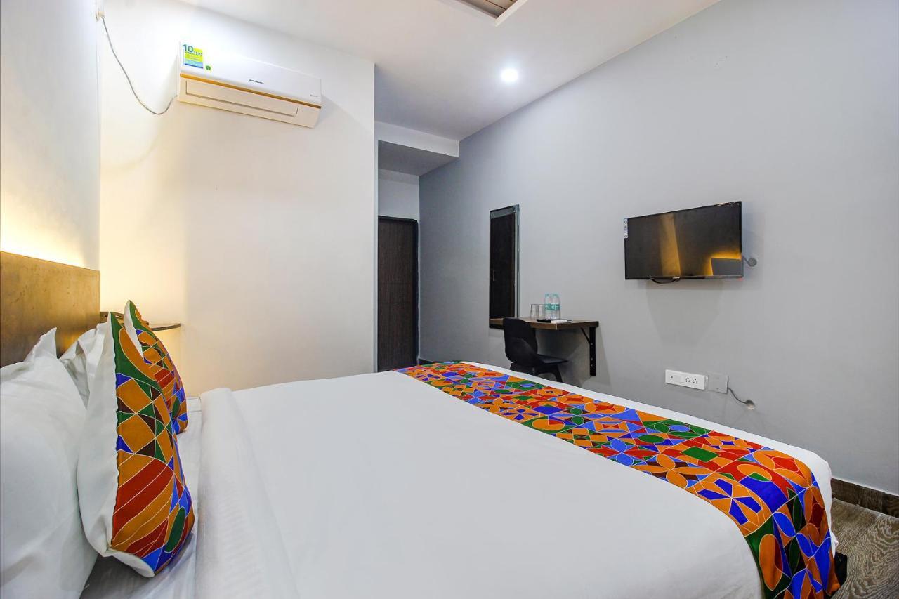 Fabhotel W Grand Suites - Nr Lanco Hills, Manikonda Hajdarabad Zewnętrze zdjęcie