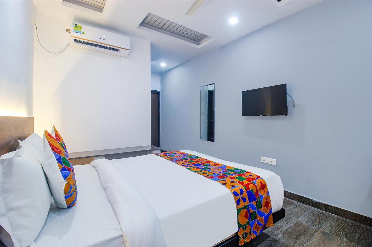 Fabhotel W Grand Suites - Nr Lanco Hills, Manikonda Hajdarabad Zewnętrze zdjęcie
