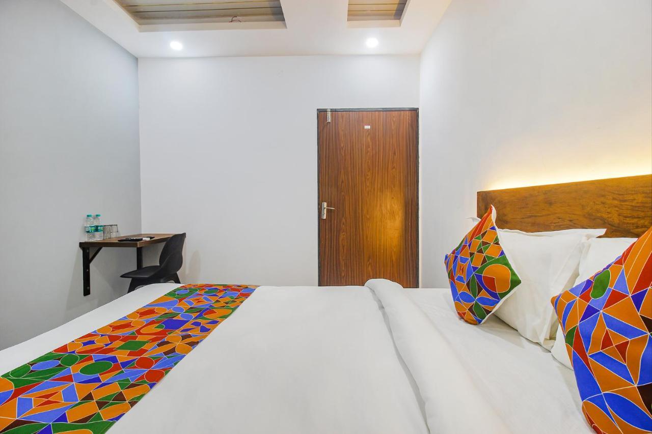 Fabhotel W Grand Suites - Nr Lanco Hills, Manikonda Hajdarabad Zewnętrze zdjęcie