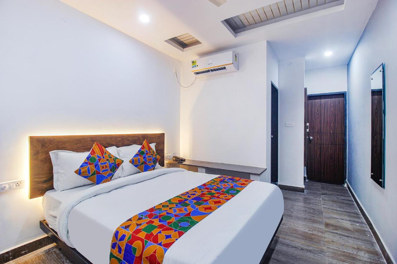 Fabhotel W Grand Suites - Nr Lanco Hills, Manikonda Hajdarabad Zewnętrze zdjęcie