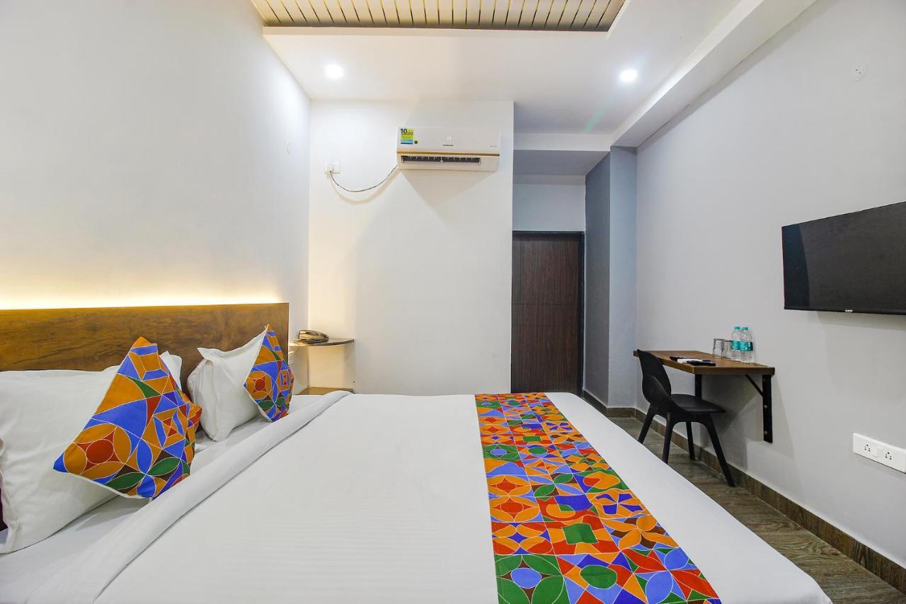 Fabhotel W Grand Suites - Nr Lanco Hills, Manikonda Hajdarabad Zewnętrze zdjęcie